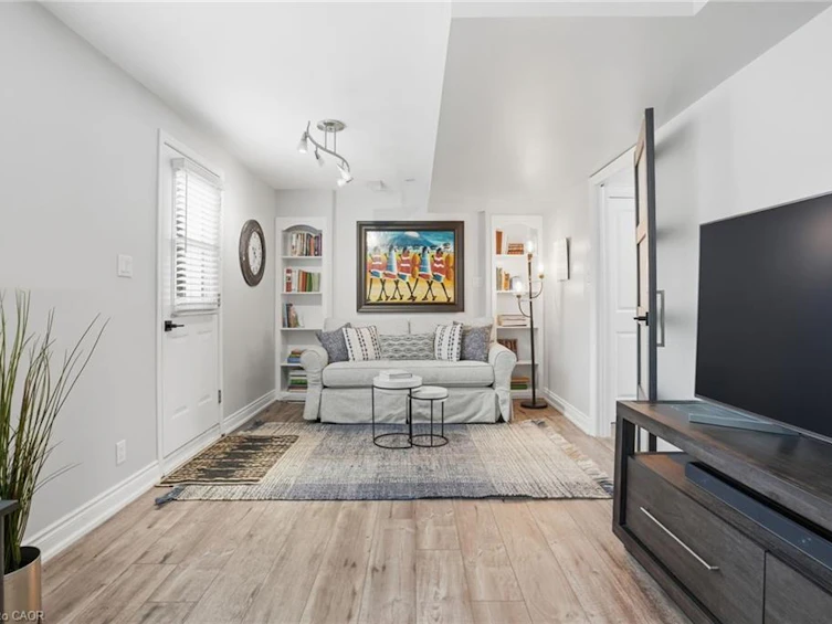 663 Mullin Way, Burlington, ON, L7L 4J6 - 8