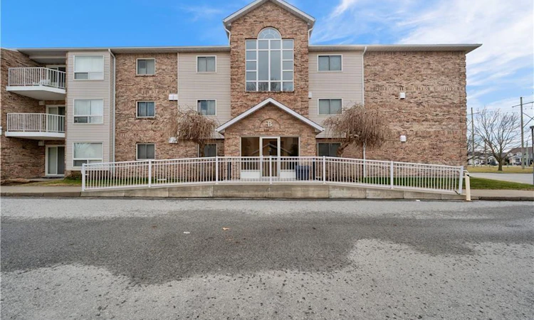 303B-1061 Vansickle Road N