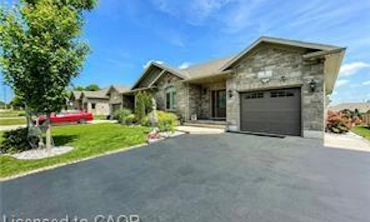 9 William Street S