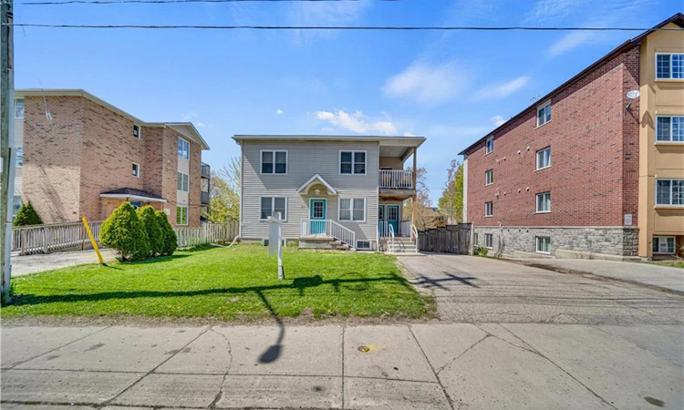 24 Columbia Street W