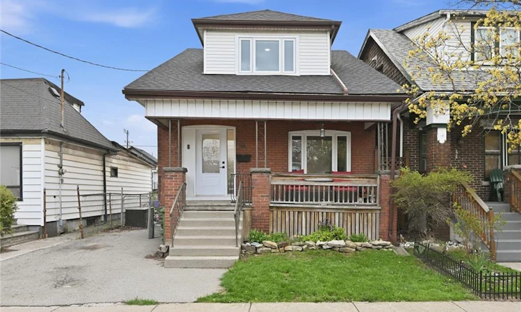 46 Mayflower Avenue