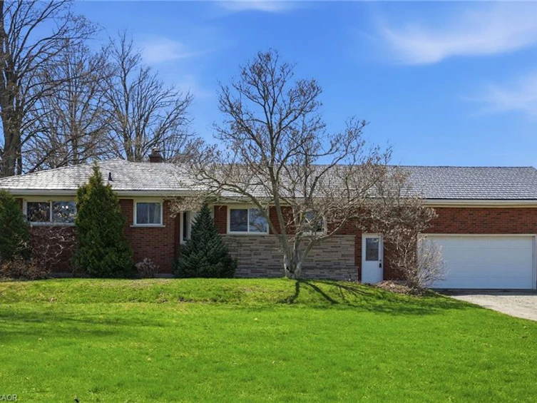 371 Highway 52, Hamilton, ON, L9H 5E2
