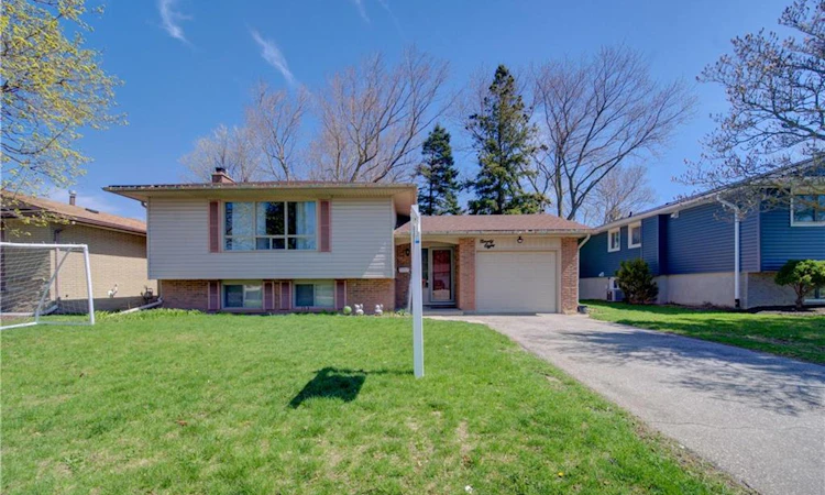98 Shea Crescent