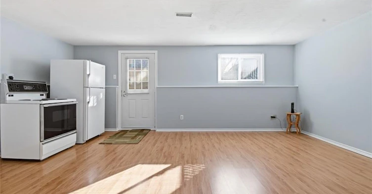Lower-113 Commercial Street, Welland, ON, L3B 5Z1 - 2