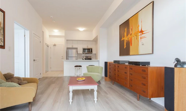 119-460 Dundas Street E