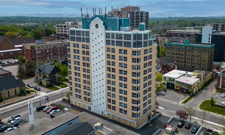 405-150 Queen Street S