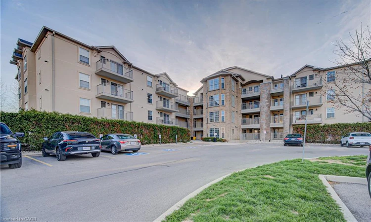 106-1490 Bishops Gate