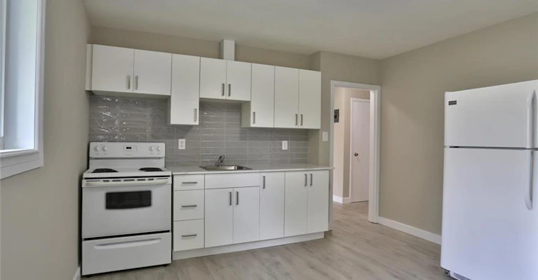 5-240 Duke Street E, Kitchener, ON, N2H 1B3 - 2