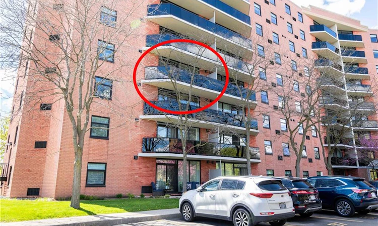 401-9 Bonheur Court