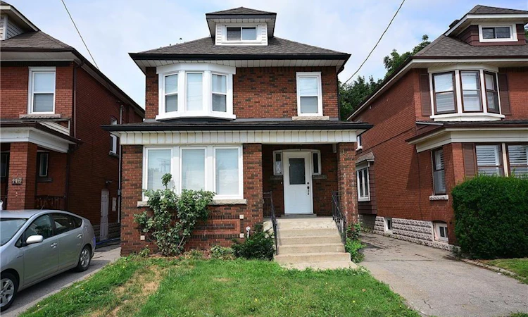 144 Ottawa Street S