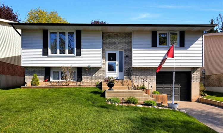 16 Sandlewood Avenue