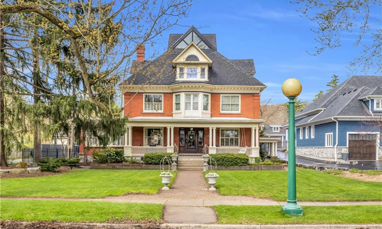 18 Brant Road N