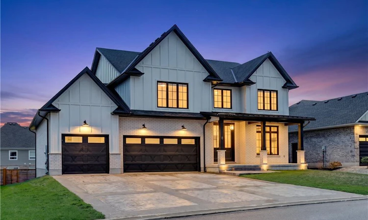 8 Edgeview Crescent