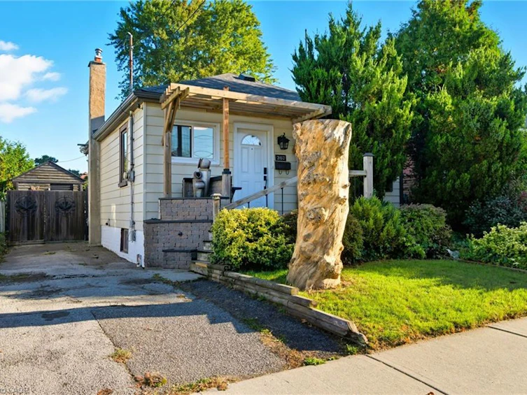 267 Thayer Avenue, Hamilton, ON, L9A 1J6 - 2