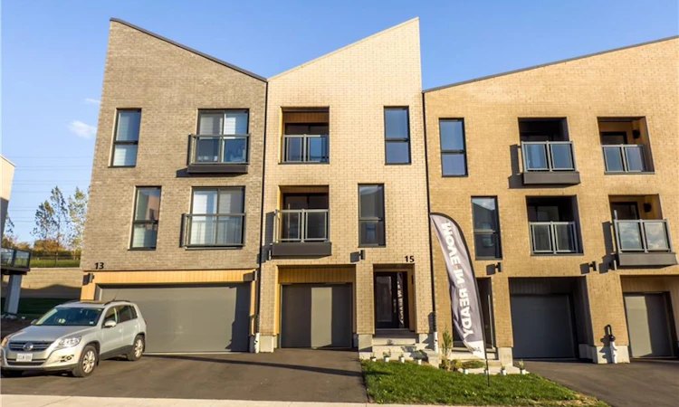 15 Urbane Boulevard