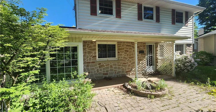 15 St. Anns Court, Hamilton, ON, L9G 2C9