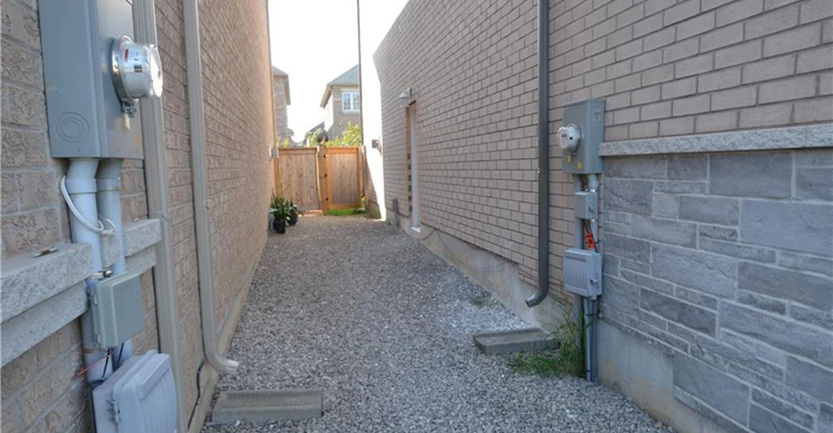 B-4 Findlay Drive, Hamilton, ON, L9K 0H4 - 3