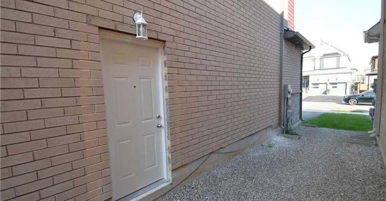 B-4 Findlay Drive, Hamilton, ON, L9K 0H4 - 4