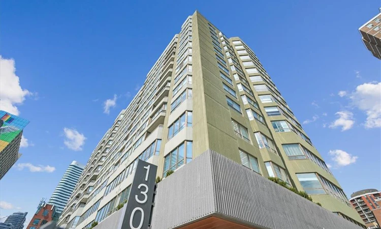 602-130 Carlton Street