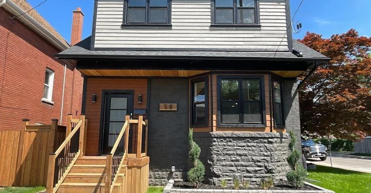 Upper-58 Rosslyn Avenue N, Hamilton, ON, L8L 7P4