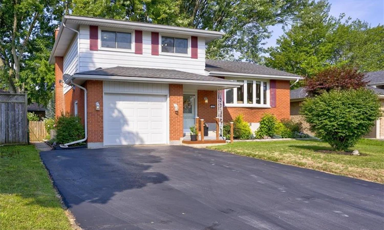 12 Miller Crescent