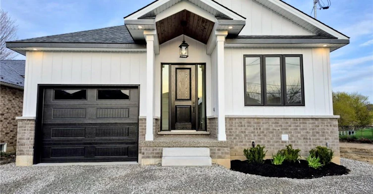 Main-115 Chesley Street, Hamilton, ON, L9C 3V9