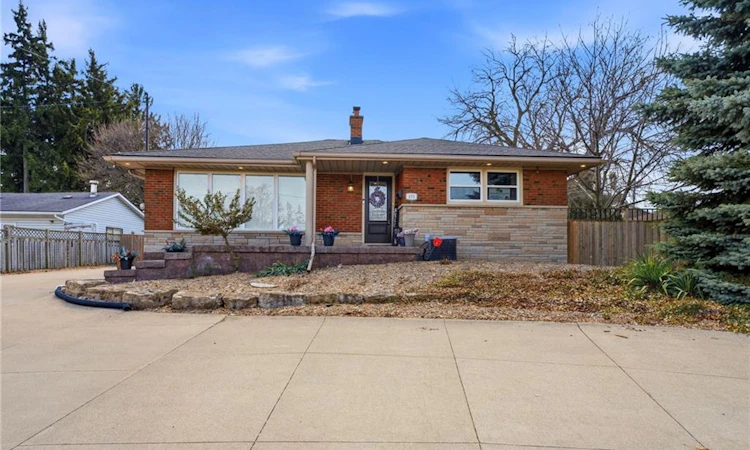 473 Mohawk Road W