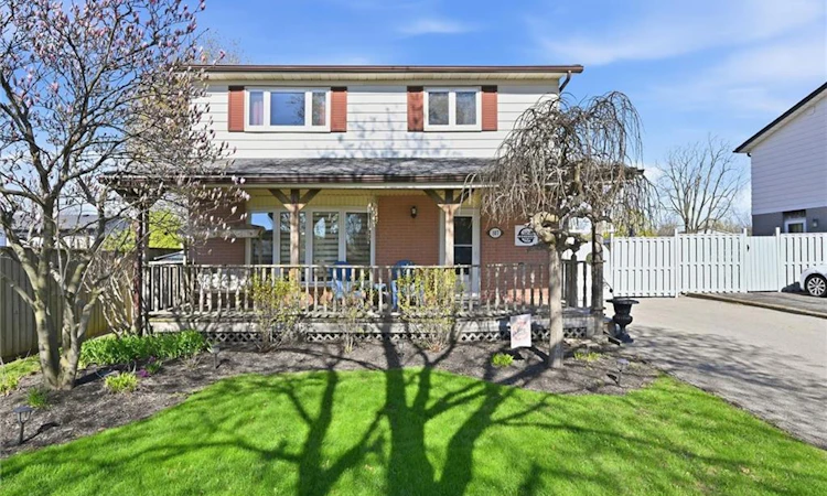 107 Billington Crescent