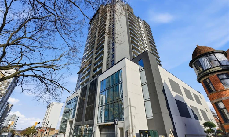 609-15 Queen Street S