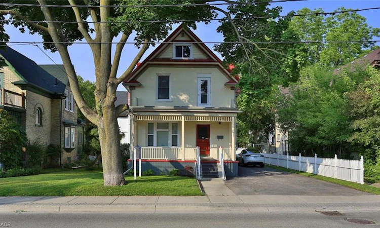 127 Duke Street E
