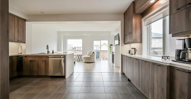 226 Lormont Boulevard, Hamilton, ON, L8J 0J9 - 4