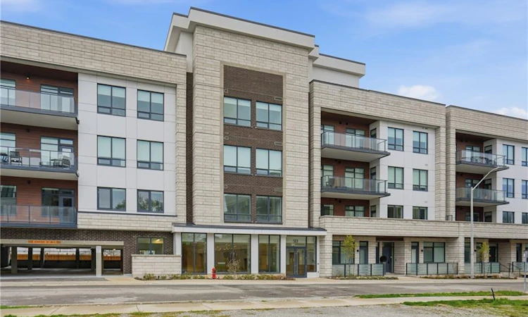 409-123 Maurice Drive