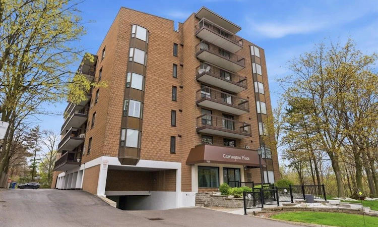 302-966 Queenston Road