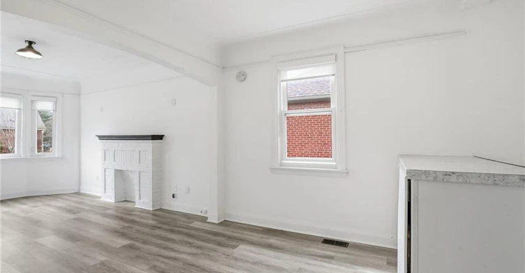 1-105 Longwood Road N, Hamilton, ON, L8S 3V5 - 12