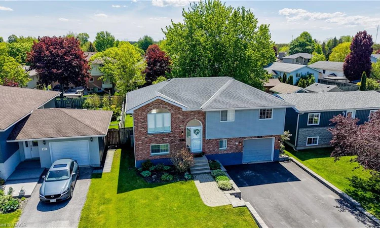 647 Kennard Crescent