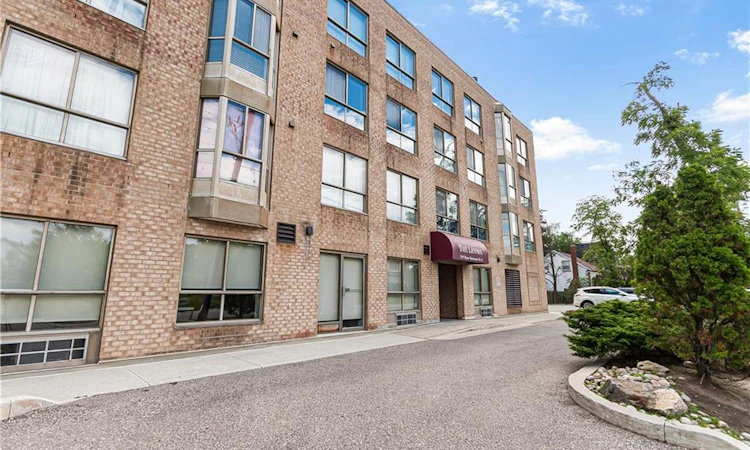 106-249 Major Mackenzie Drive E