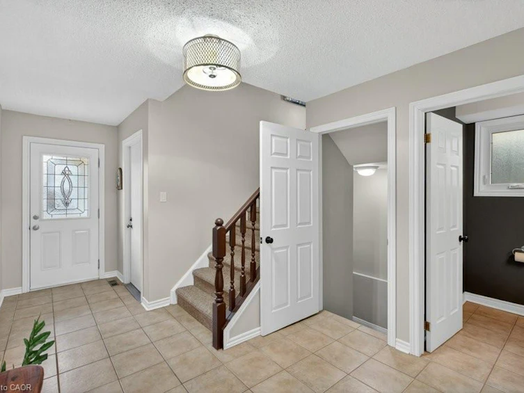 24 Braeheid Avenue, Hamilton, ON, L8B 0C5 - 6