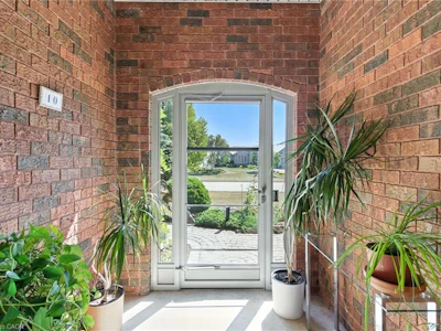 10 Featherstone Avenue - 3