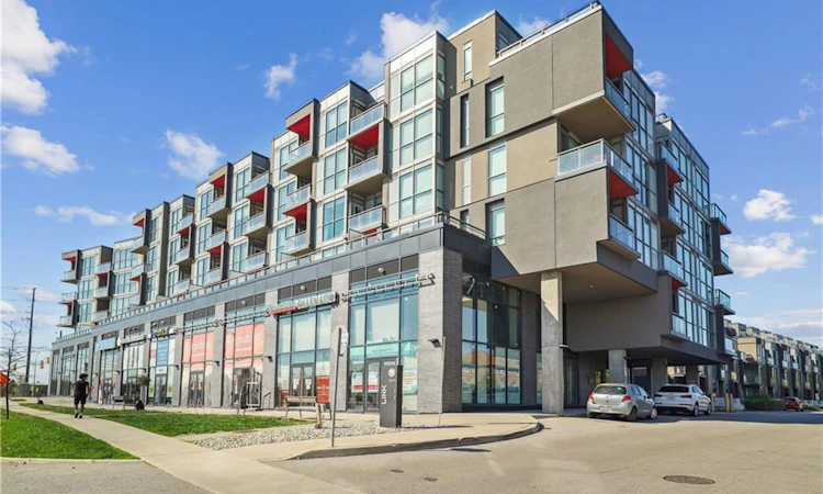 C204-5260 Dundas Street