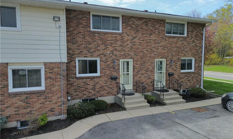 10 Montclair Crescent