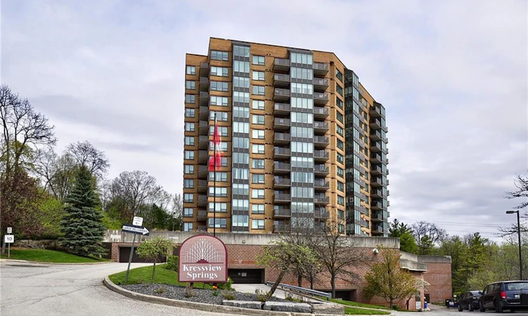 1202-237 King Street W