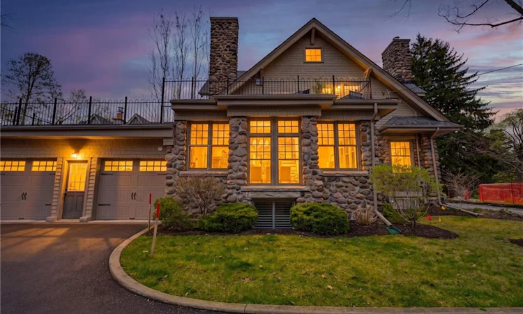 3083 Lakeshore Road