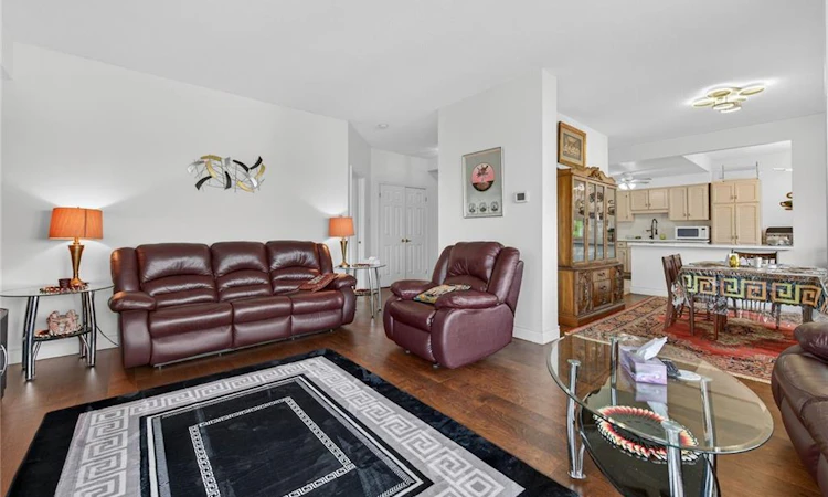 1803-67 Caroline Street S