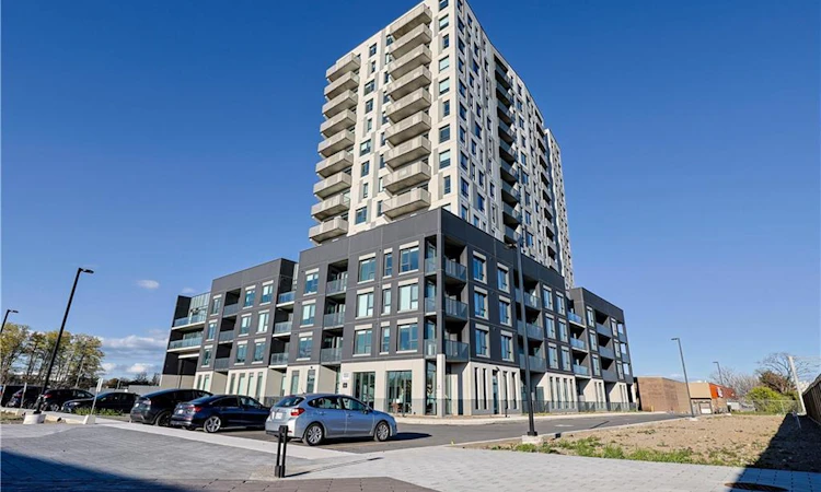 215-1333 Weber Street E