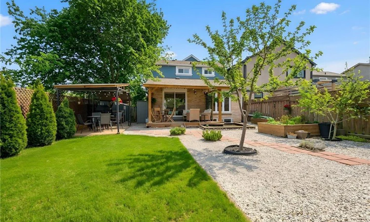 395 Maidstone Crescent