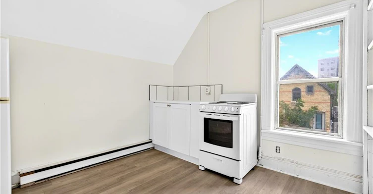 Upper-15 Warnock Street, Cambridge, ON, N1R 2A7 - 6