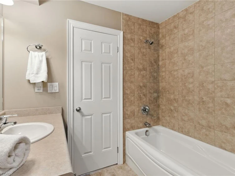 4 Burgundy Grove, Hamilton, ON, L9K 0E7 - 22