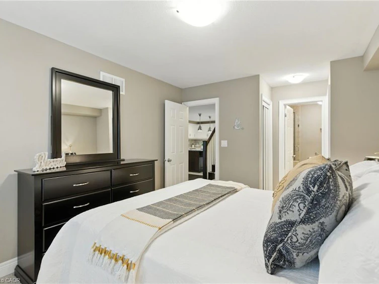 4 Burgundy Grove, Hamilton, ON, L9K 0E7 - 20