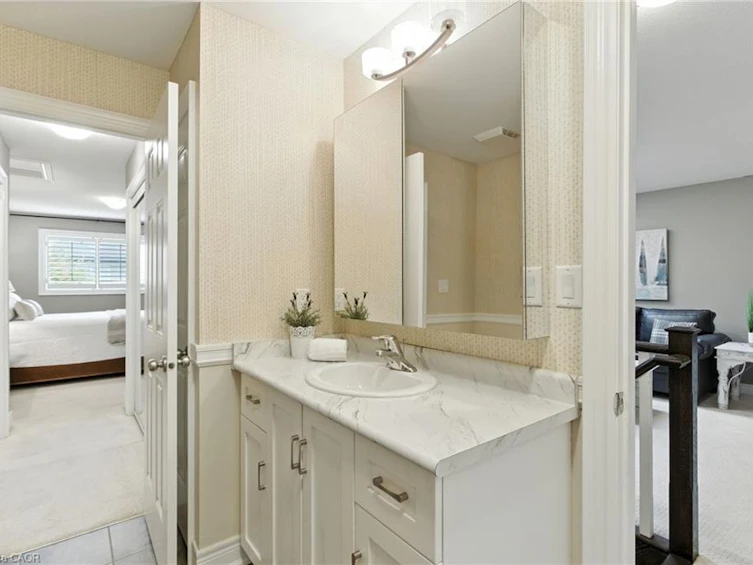4 Burgundy Grove, Hamilton, ON, L9K 0E7 - 29