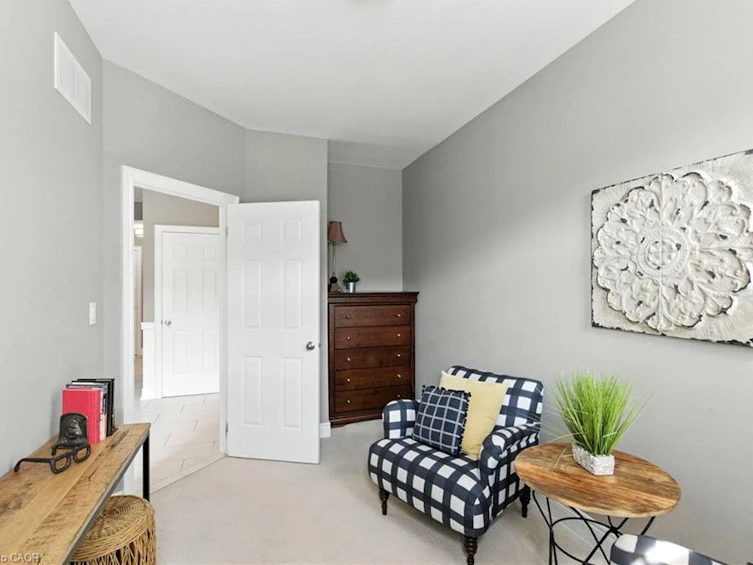 4 Burgundy Grove, Hamilton, ON, L9K 0E7 - 8